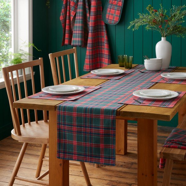 Pamučan nadstolnjak s božićnim motivom 220x32 cm Christmas Tartan Check – Catherine Lansfield-image-2