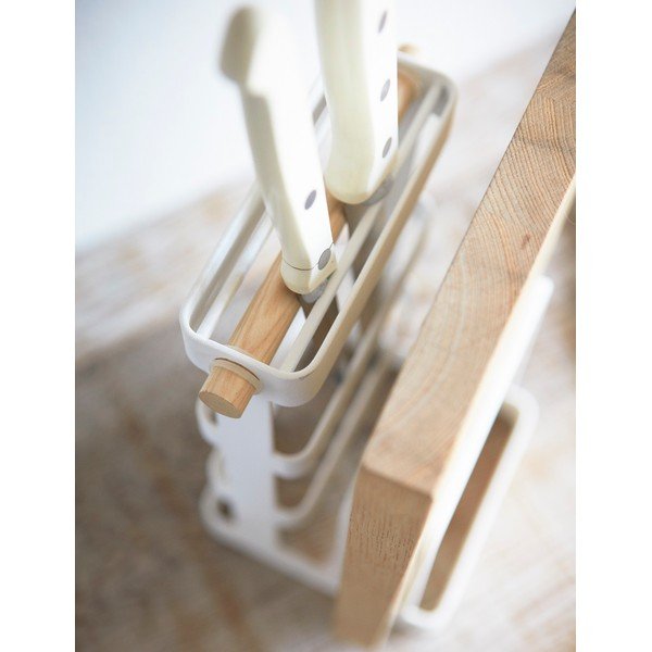 Bijeli stalak s detaljima od bukovine za noževe i daska za rezanje YAMAZAKI Tosca-image-2