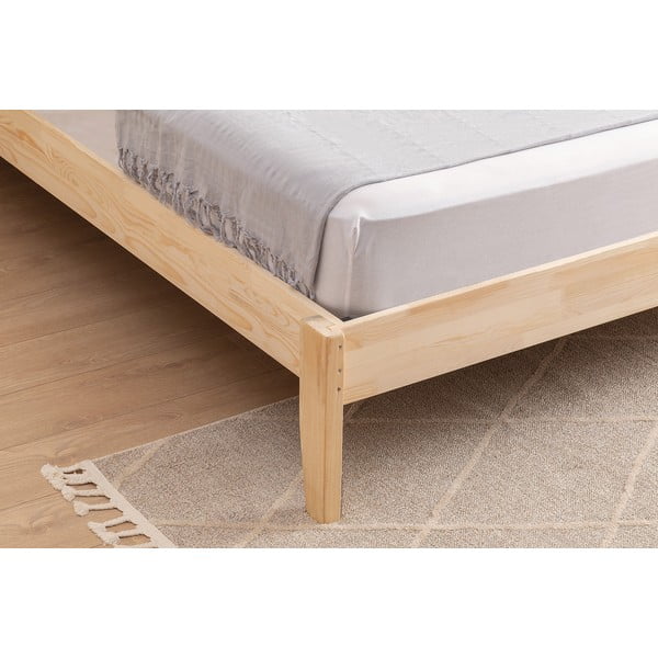 Bračni krevet od masivne smreke s podnicom 140x200 cm u prirodnoj boji Izabelya – Kalune Design-image-4