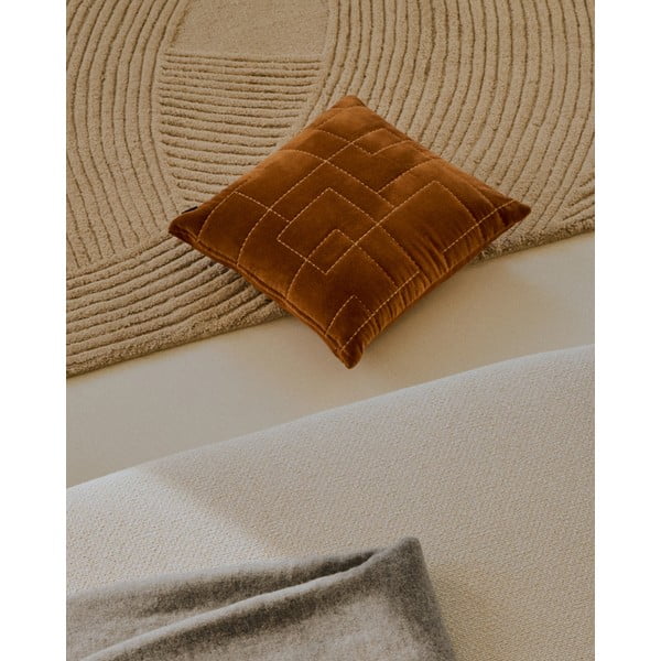 Ukrasna jastučnica od samta 45x45 cm Prila – Kave Home-image-1