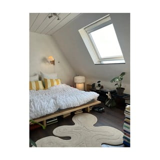 Bračni krevet od borovine s letvicama u prirodnoj boji 180x200 cm Japan – Karup Design