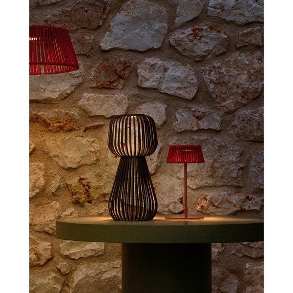 LED stolna vanjska svjetiljka s mogućnosti zatamnjivanja sa solarnim panel (visina 42 cm) Reiba – Kave Home-image-1