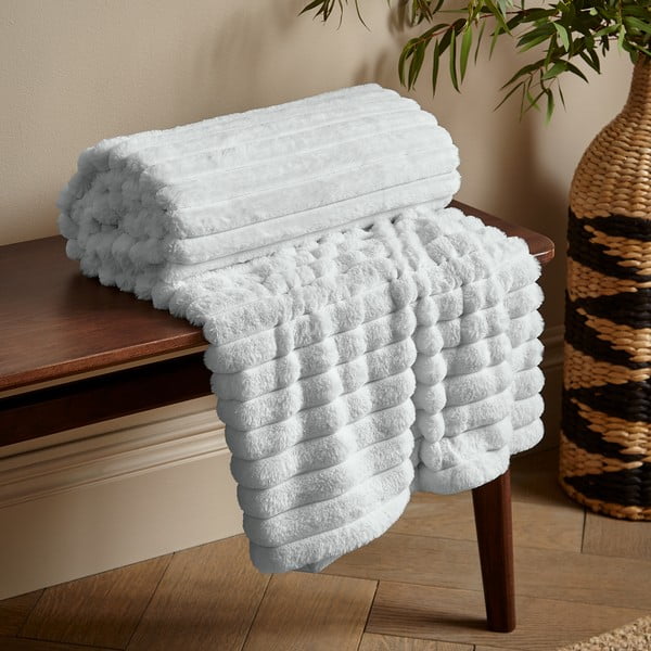 Bijela deka od mikropliša 130x170 cm Cosy Ribbed – Catherine Lansfield-image-1