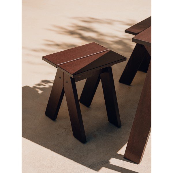 Tamno smeđa vrtna stolica od masivnog drveta Navo – noo.ma-image-1