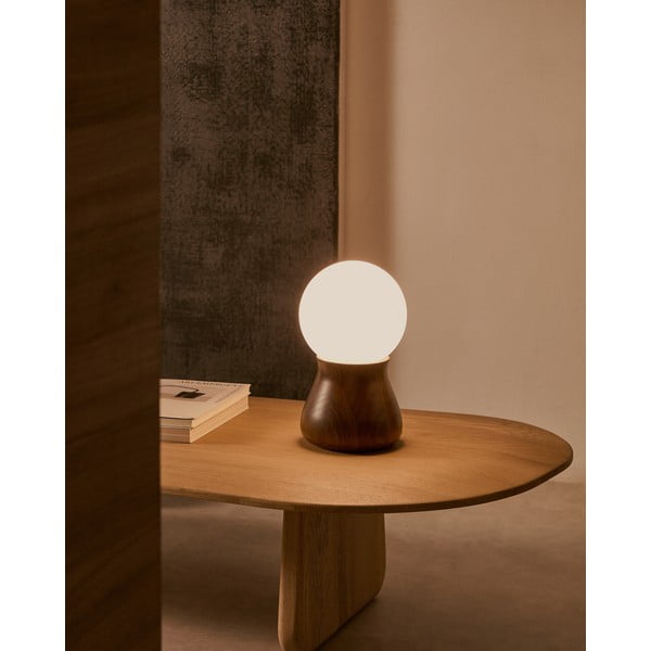 Tamno smeđa stolna lampa od masivnog kaučuka (visina 26 cm) Okeni – Kave Home-image-1