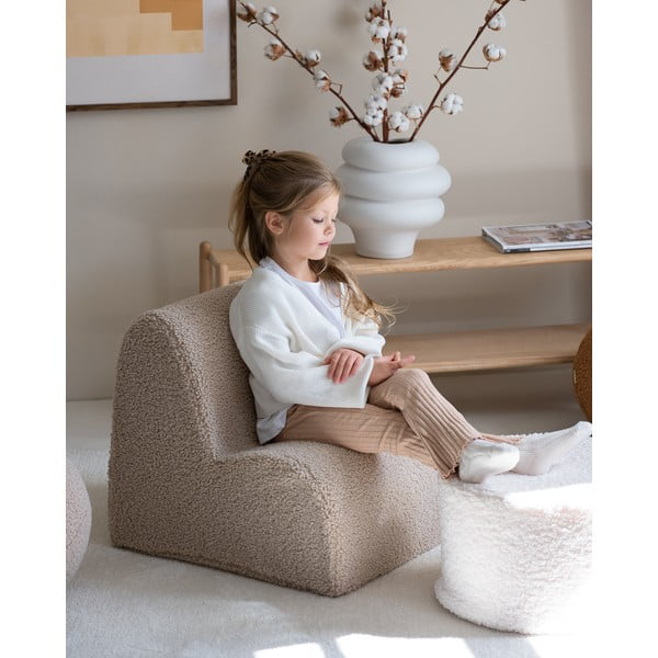 Svjetlo smeđa dječja fotelja od bouclé tkanine Cloud – Wigiwama-image-3