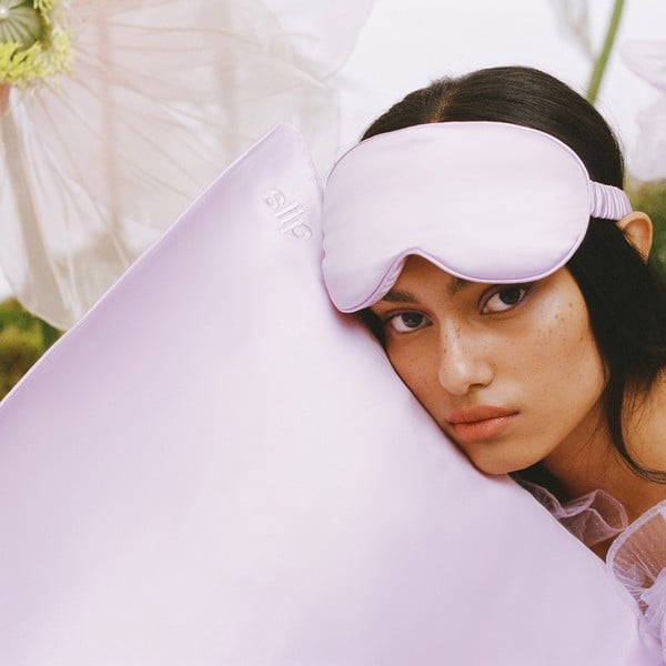 Svilena maska za spavanje u boji lavande Contour Wildflower – slip-image-3