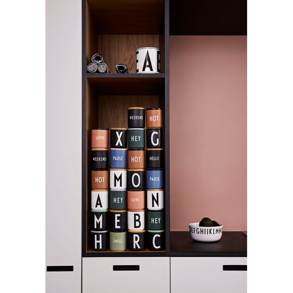 Crna porculanska šalica 300 ml Hello – Design Letters-image-4