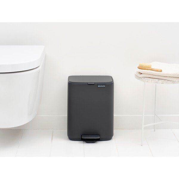 Tamno siva željezna kanta za smeće s pedalom 7 l Bo – Brabantia-image-1