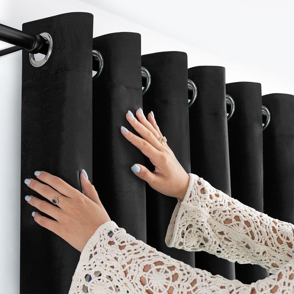 Crna zavjesa za djelomično zamračenje od samta 530x225 cm Velto – Filumi-image-2