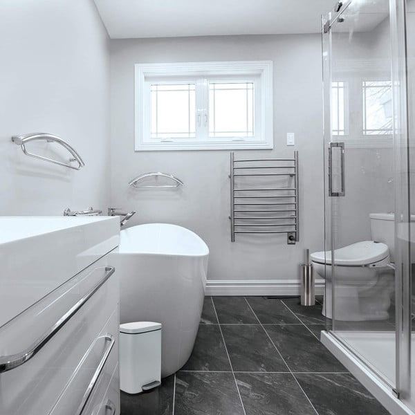 Mat bijela željezna kanta za smeće s pedalom 5 l   Akira – Spirella-image-3