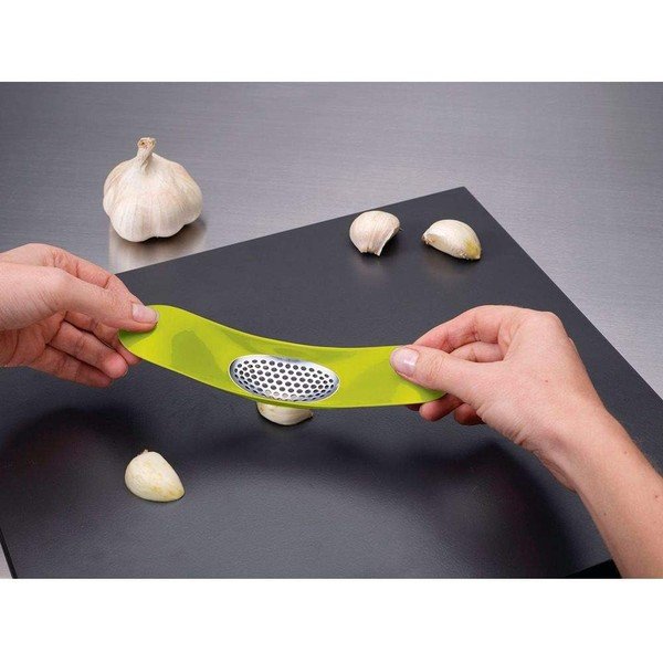 Zelena preša za češnjak Joseph Joseph Garlic Rocker-image-1