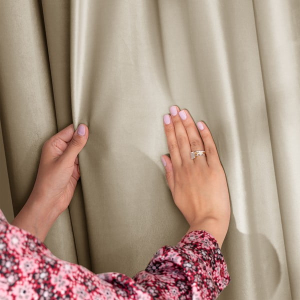 Smeđa/bež zavjesa za djelomično zamračenje od samta 140x270 cm Eyelets – Restilo-image-3