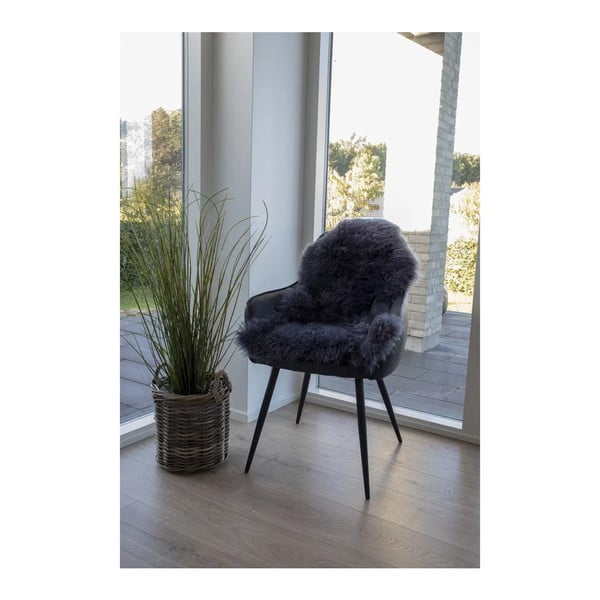 Siva kuća od ovčje kože Nordic-image-1