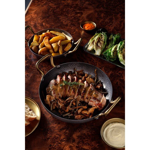 Metalni tanjur za serviranje u srebrnoj boji ø 24 cm Serve – BonBistro-image-1