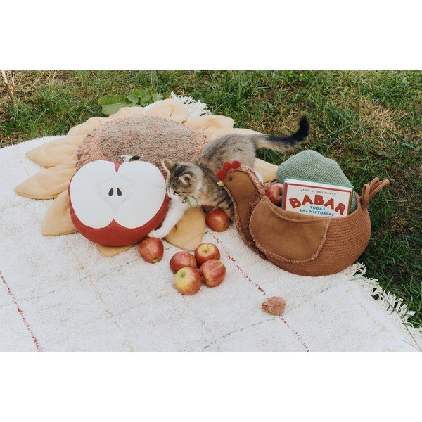 Pamučan dječji jastuk ø 30 cm Apple – Lorena Canals-image-3