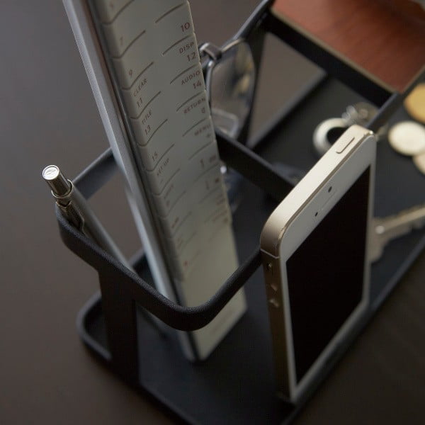 Crni višenamjenski stalak s detaljima od bukovine YAMAZAKI Tower Bar Desk-image-1