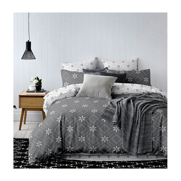 Bijelo-siva dvostrana posteljina za bračni krevet od mikrovlakana DecoKing Hypnosis Snowy Night, 200 x 200 cm