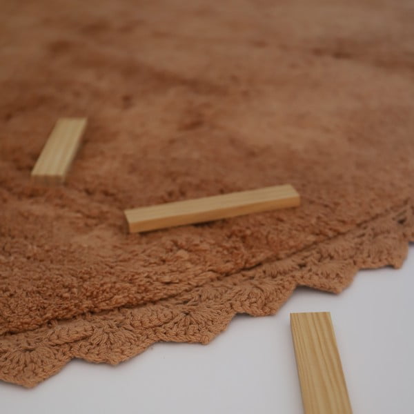 Ciglasti periv/ručno rađen pamučan okrugao tepih ø 110 cm Perla Toffee – Nattiot-image-1