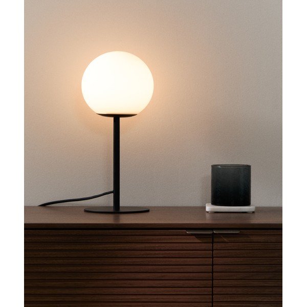 Bijela/crna stolna lampa sa staklenim sjenilom (visina 35 cm) Brisia – Kave Home-image-1