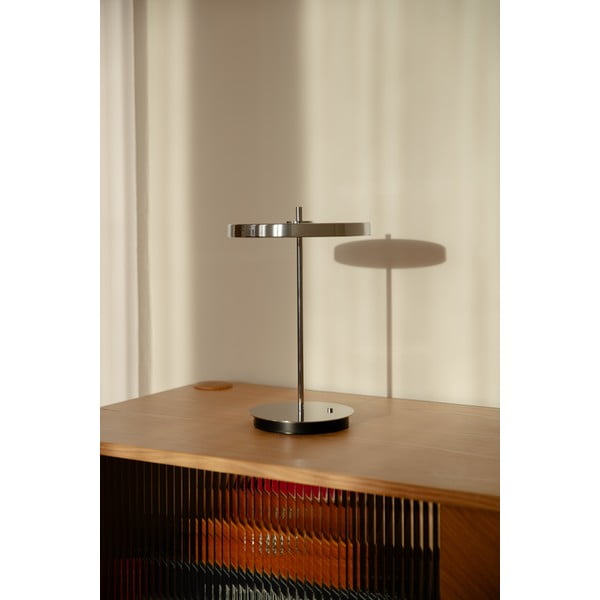 LED stolna lampa s mogućnosti zatamnjivanja u srebrnoj boji s metalnim sjenilom (visina 31 cm) Asteria Move – UMAGE-image-1