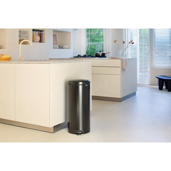 Mat crna željezna kanta za smeće s pedalom 30 l NewIcon – Brabantia-image-3