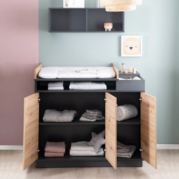 Antracitno siva/u prirodnoj boji niska dječja komoda u dekoru hrasta s promjenjivim stolom 118x103 cm Lenn – Roba-image-1