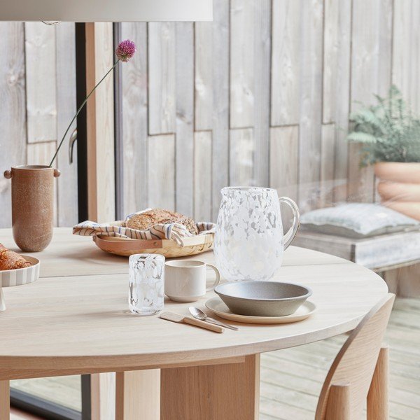 Blagovaonska stolica od čvrste jeseni u svijetloj prirodnoj boji Oy – OYOY Living Design-image-3