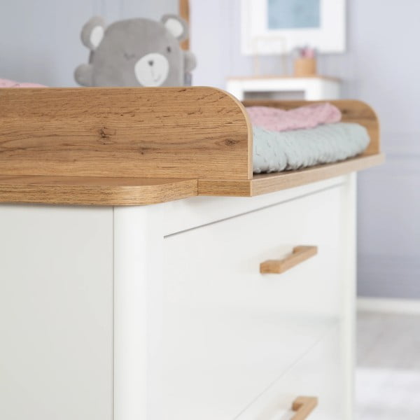 Bijela niska dječja komoda u dekoru hrasta s promjenjivim stolom 119x100 cm Ava – Roba-image-3