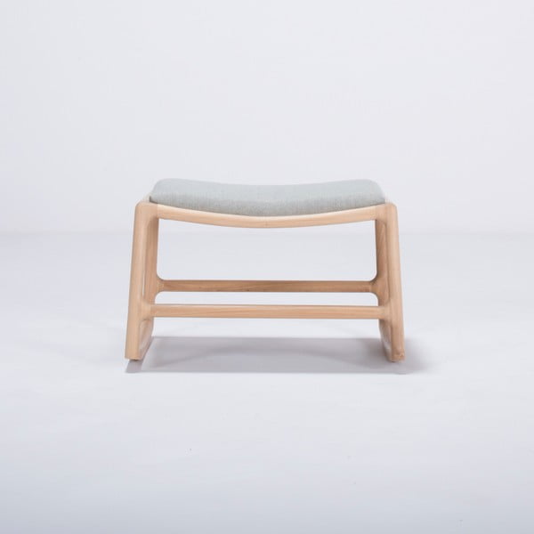 Tabure s konstrukcijom od hrastovog drveta s plavo-sivim tekstilnim sjedalom Gazzda Dedo