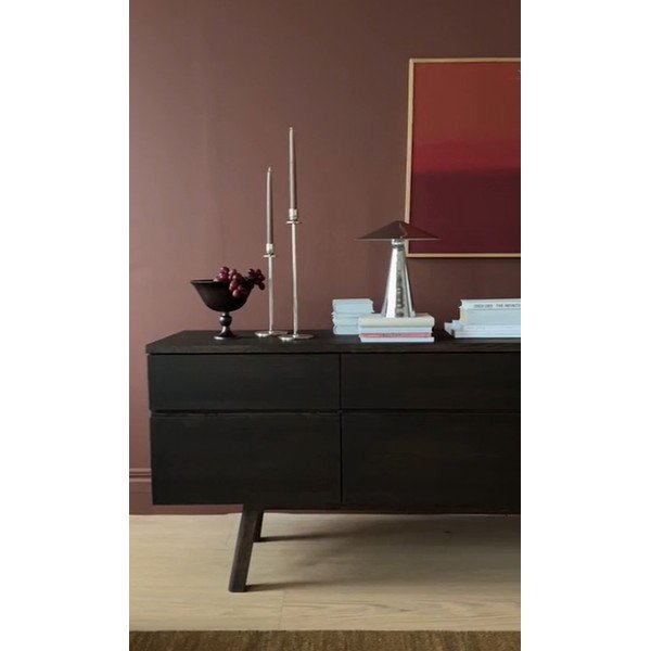 Komoda od punog hrasta u tamnoj prirodnoj boji 170x77x42 cm Cleardale – Rowico-image-1