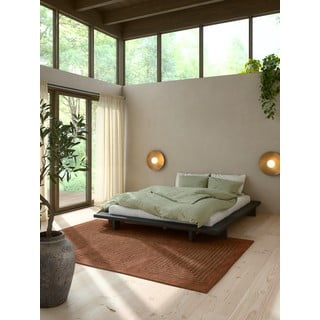 Crni bračni krevet od borovine sa letvicom 140x200 cm Japan - Karup Design