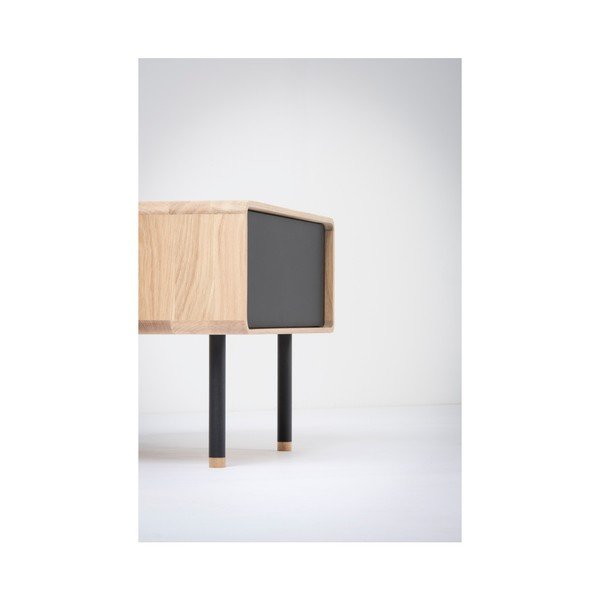 Noćni stol od od hrastovog drveta drveta s crnom ladicom Gazzda Fina-image-4