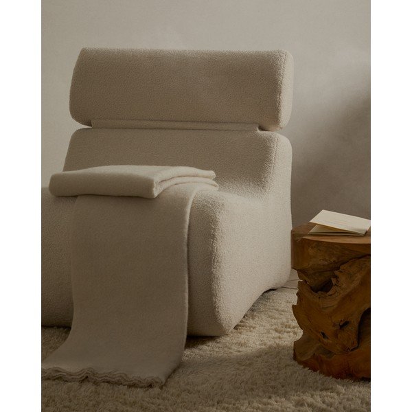 Fotelja od bouclé tkanine boje slonovače Club – Kave Home-image-1