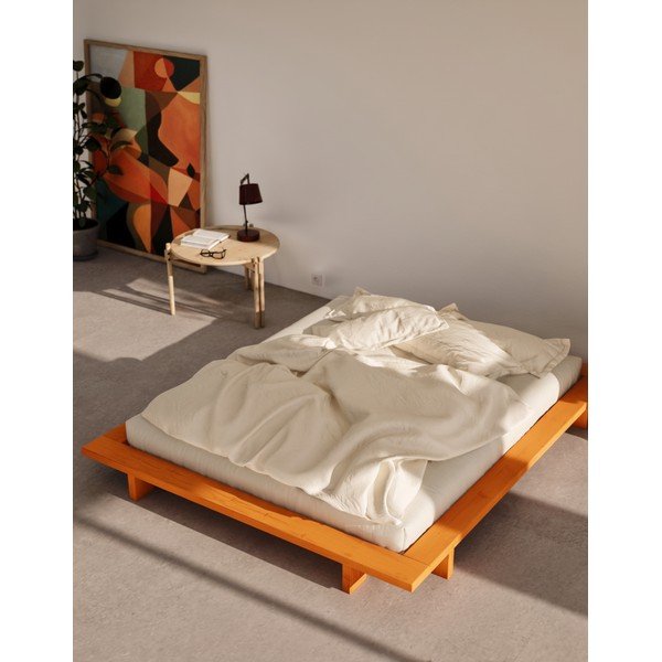 Narančasti bračni krevet od masivnog bora bez uzglavlja s podnicom 160x200 cm Japan – Karup Design-image-1
