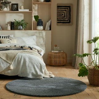 Tamno sivi perivi okrugao tepih od recikliranih vlakna 133x133 cm Fluffy – Flair Rugs