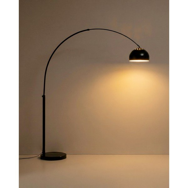 Crna stojeća svjetiljka s metalnim sjenilom (visina 160 cm) Madali – Kave Home-image-1