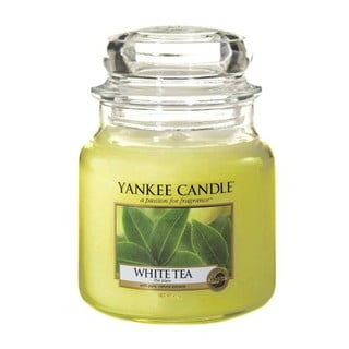 Mirisna svijeća Yankee Candle White Tea, vrijeme gorenja 65 h