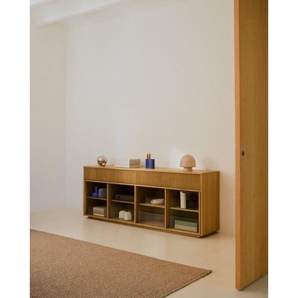 Vitrina u dekoru hrasta s kliznim vratima u prirodnoj boji 200x80x40 cm Helvine – Kave Home-image-1