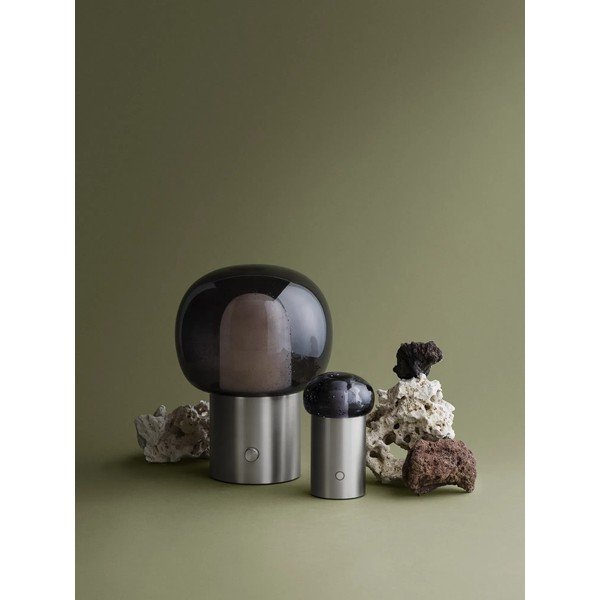 LED stolna lampa aluminijska u srebrnoj boji sa staklenim sjenilom (visina 32 cm) Iris – Blomus-image-4