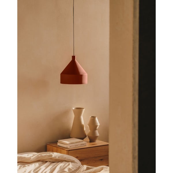 Viseća svjetiljka boja terakote s metalnim sjenilom ø 30 cm Peralta – Kave Home-image-1