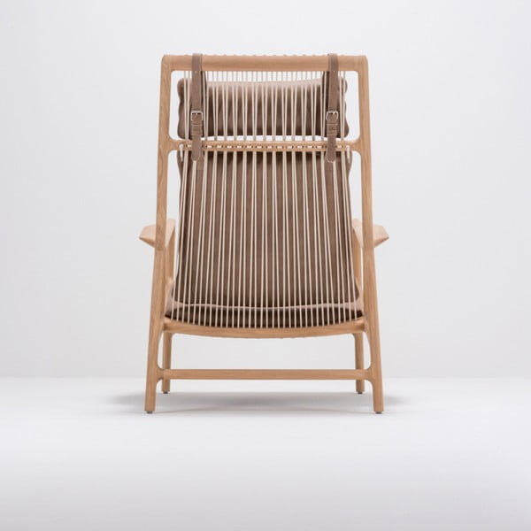 Fotelja s masivnom hrastovom konstrukcijom i sjedalom od smeđe bivolje kože Gazzda Dedo-image-4