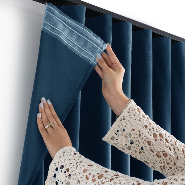 Plava zavjesa za djelomično zamračenje od samta 200x175 cm Velto – Filumi-image-3