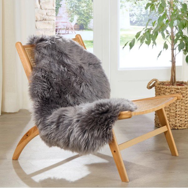 Siva prostirka od ovčje kože Native Natural Sheep 60 x 120 cm-image-1