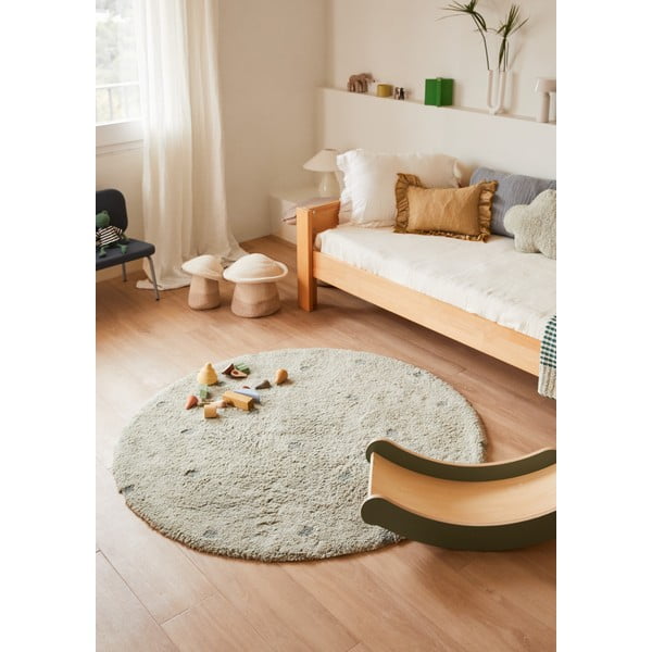 Svijetlo zeleni periv/ručno rađen pamučan dječji tepih ø140 cm Round Dot Blue Sage – Lorena Canals-image-1
