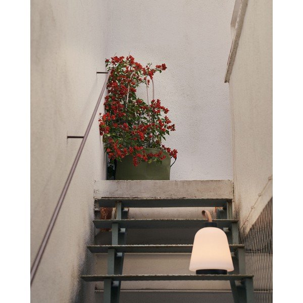 Bijela plastična LED stolna lampa s mogućnosti zatamnjivanja (visina 24 cm) Udiya – Kave Home-image-4