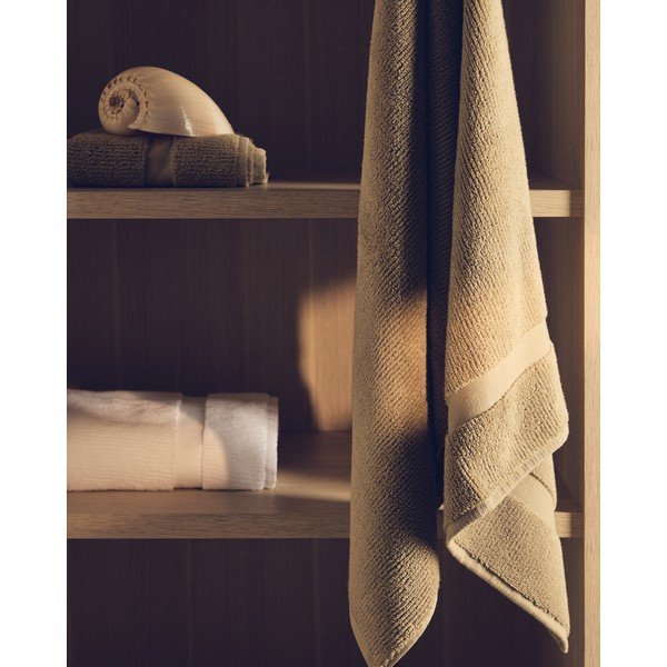 Zeleni pamučan ručnik od frotira 70x140 cm Olvira – Kave Home-image-1