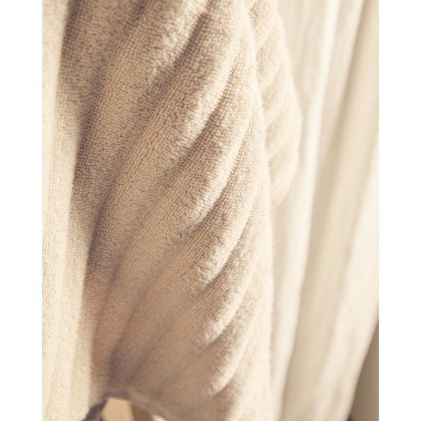 Bež pamučan ručnik od frotira 70x140 cm Navira – Kave Home-image-4