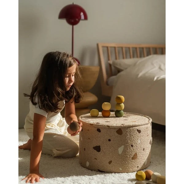 Svjetlo smeđi dječji tabure od bouclé tkanine/od šenila Terrazzo – Wigiwama-image-1