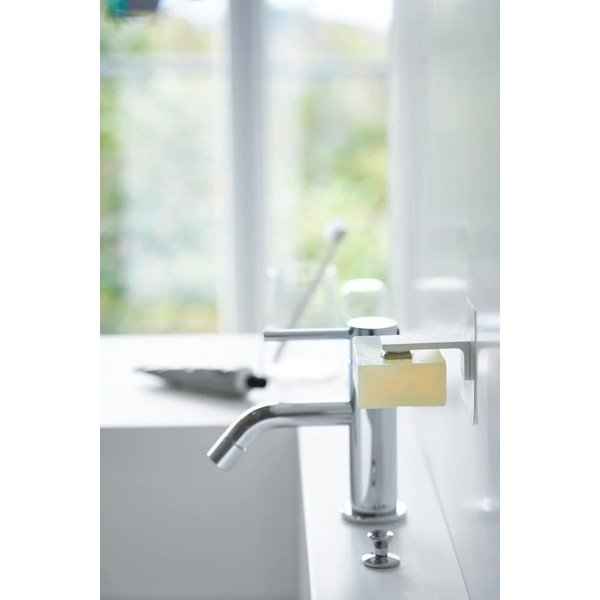 Bijeli plastičan samoljepljiv magnetni držač sapuna Film Hook – YAMAZAKI-image-1